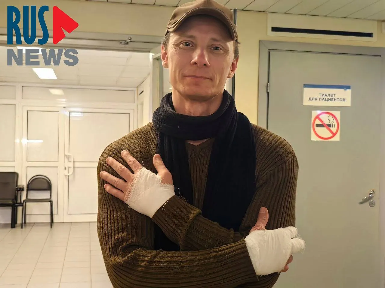 Корреспондент и две журналистки освободились после задержания на площади в Москве; ранее у задержанного нашли флаг запрещённой организации.