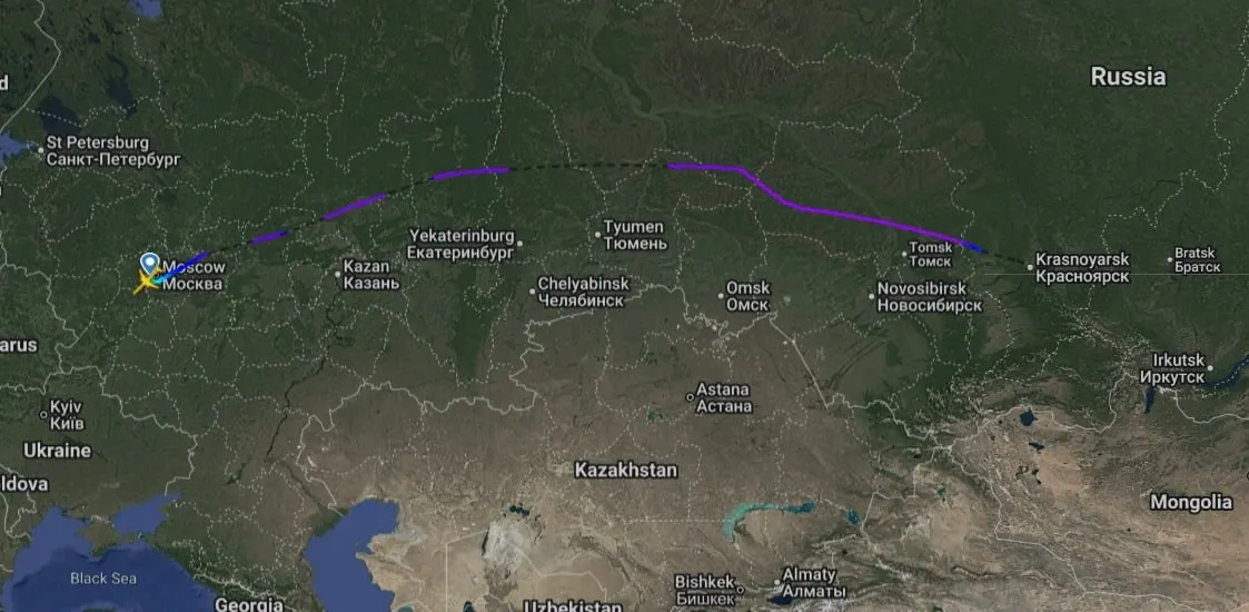 По данным Flightradar24, самолёт Tu-214PU — специальная модификация для перевозок высшего руководства России — совершил посадку в Красноярске в 17:20.