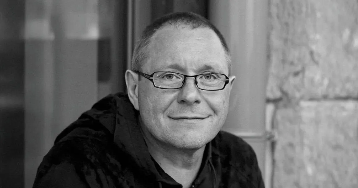 Сергей Недоводин, сооснователь петербургской радиостанции, скончался после нападения в Видном, Подмосковье; он получил травмы и впал в кому.