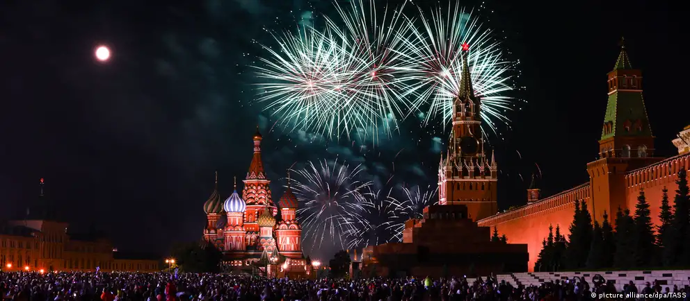 Москва демонстрирует изменения в отношении войны: рост про-военных настроений сменился адаптированными к ситуации тенденциями, обсуждается влияние миграции и влияние на предстоящие выборы.