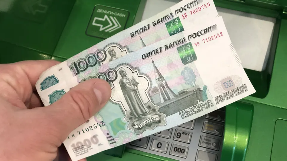 МВД и банки призывают устанавливать дневные и ночные лимиты на операции с наличными и переводами по номеру телефона, чтобы снизить риски кражи денег.