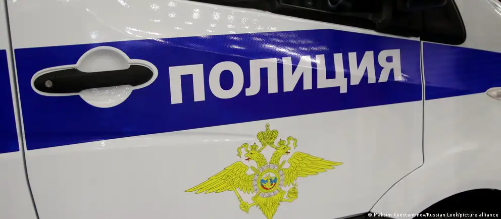 На Колпинском шоссе в Санкт-Петербурге произошёл взрыв. Погиб мужчина, ранена женщина. Возбуждено уголовное дело; расследование продолжается.