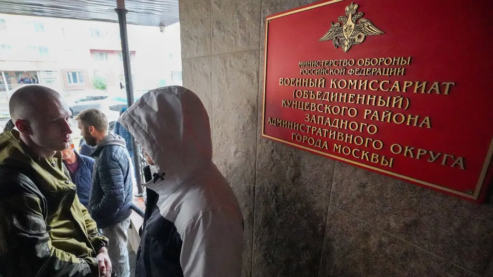Официальные лица опровергли слухи о подготовке масштабной мобилизации; аналитики оценивают вероятность и возможное влияние на общество и политическую ситуацию.