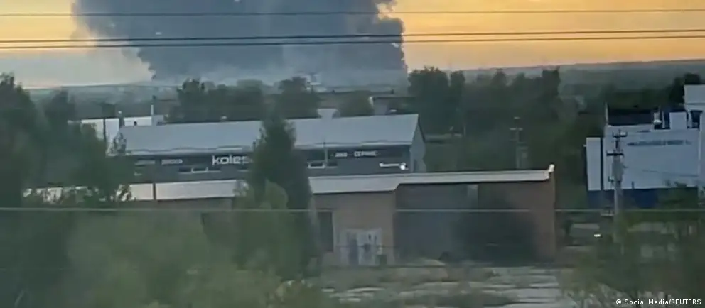 После атак беспилотников на склады Ozon в Оренбургской области возник пожар; позже аналогичный удар зафиксирован в Самарской области. В регионе введены меры безопасности, поставки временно не принимаются.