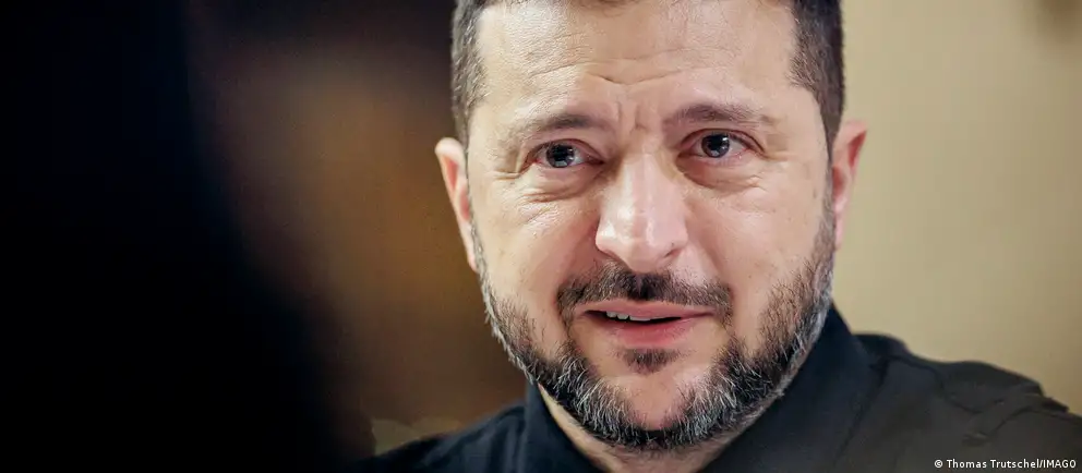 Украинский лидер объявил о плане наращивания ударной активности и оборонительных мощностей; США информировали Киев о встречах в Москве.