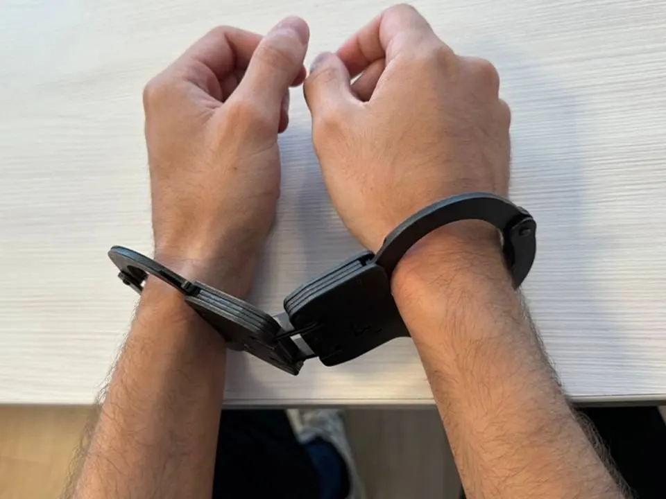 В квартире на улице Мостовицкой в Москве мужчина забил до смерти 44‑летнюю сожительницу во время распития алкоголя; по делу возбуждено уголовное производство, подозреваемый арестован.