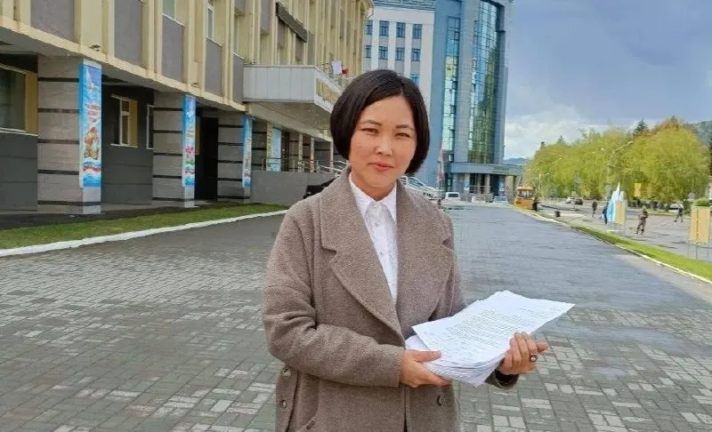 Активистка из Республики Алтай заявила о системе, которая нацелена на подавление общественных деятелей через заказные экспертизы и уголовные дела, что приводит к обвинительным приговорам.