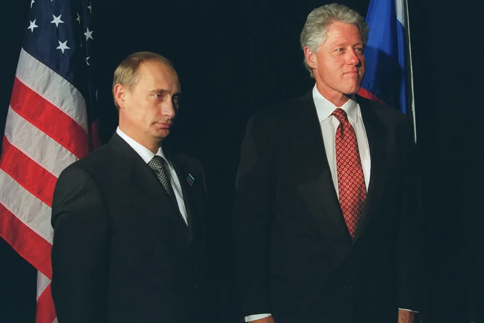 Раскрыты ранее неизвестные стенограммы переговоров Путина и Клинтона 1999–2001 годов, позволяющие проследить, как развивалась внешняя политика России после трагедии и какие выводы делали лидеры.
