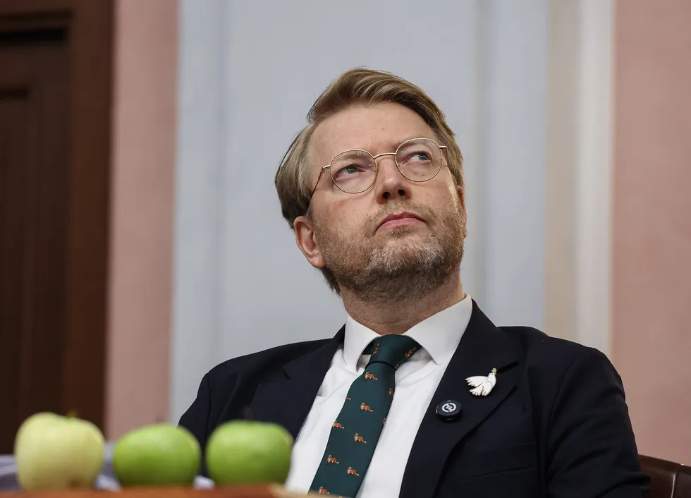 Политический карьерный путь руководителя партии в Петербурге и его влияние на стратегию на федеральном уровне вызывает обсуждения среди сторонников и критиков.