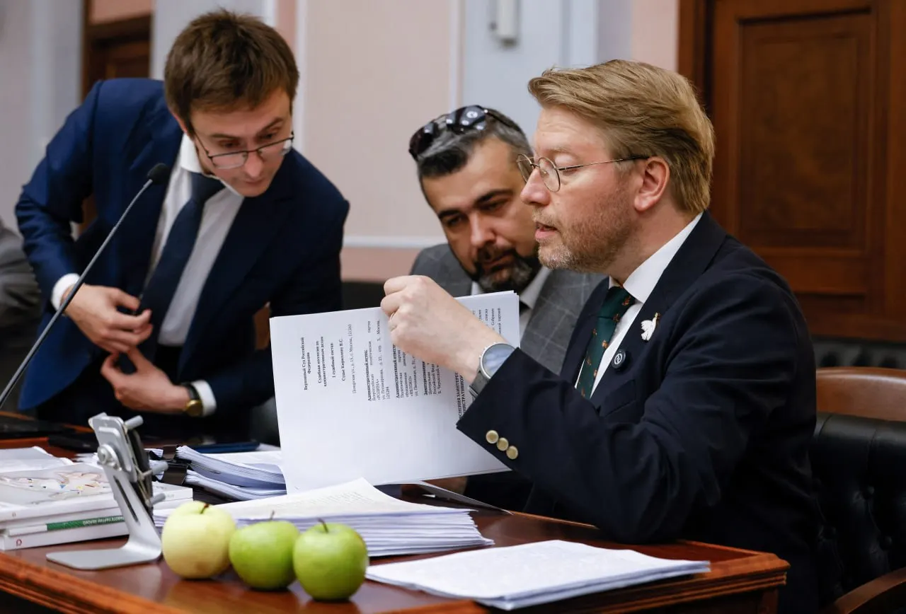 Судебное решение касается федеральной части выборов; кампания по одномандатным округам продолжается.