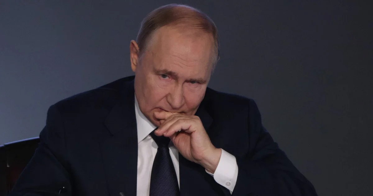 По данным источников, близких к окружению президента, обсуждается риск для власти на фоне продолжающегося кризиса; эксперты отмечают задержку и тревогу вокруг будущего конфликта.