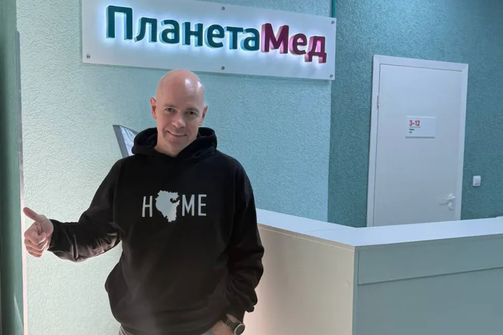 Расследование о московской клинике, которая утверждает лечение аутизма методами без доказательств — диета, стволовые клетки и верблюжья моча — с разоблачением противоречий с клиническими рекомендациями и финансовыми практиками.