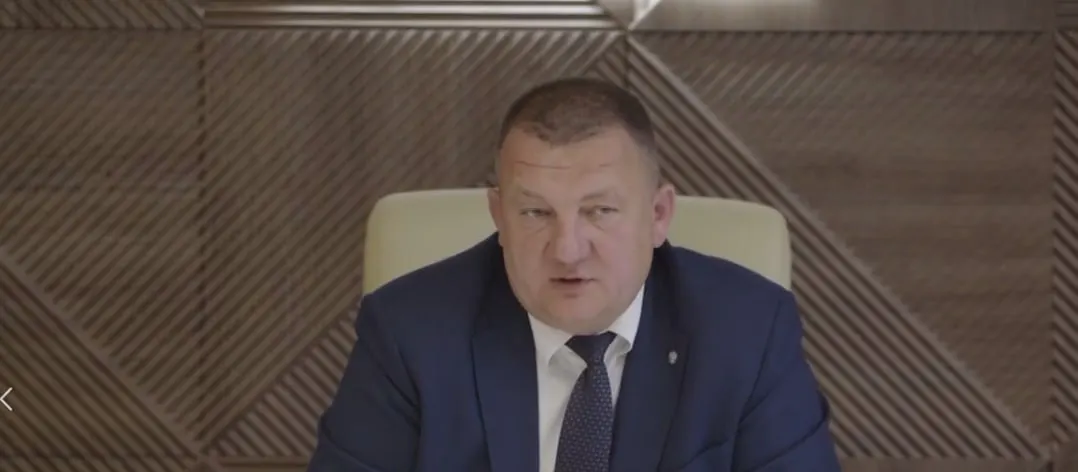 И.о. министра промышленности и торговли Удмуртии сообщил, что рост потребления топлива сопровождается очередями, но запасы на станциях сохраняются, а ситуация стабилизируется.