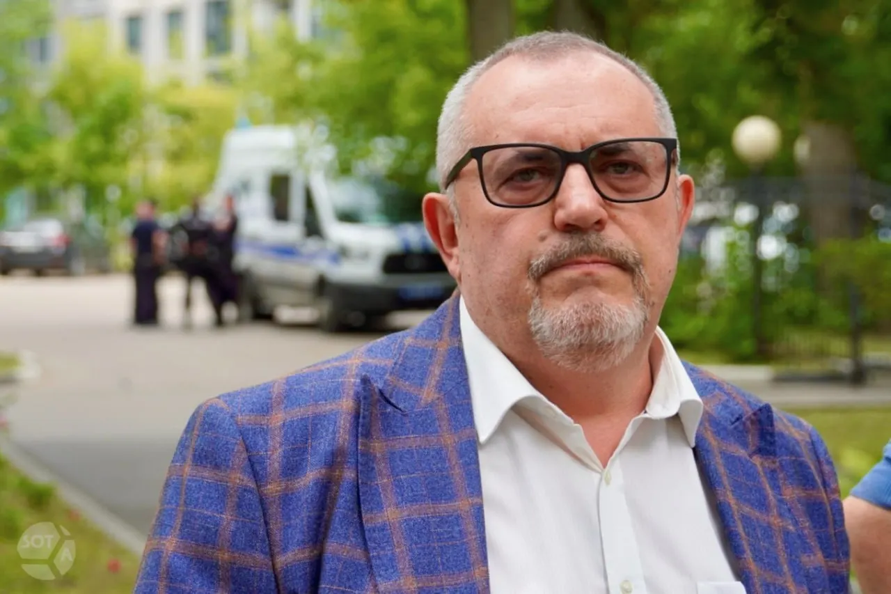 Московский областной суд оставил в силе решение о штрафе за демонстрацию портрета Алексея Навального во время онлайн-стрима и признал Бориса Надеждина виновным.
