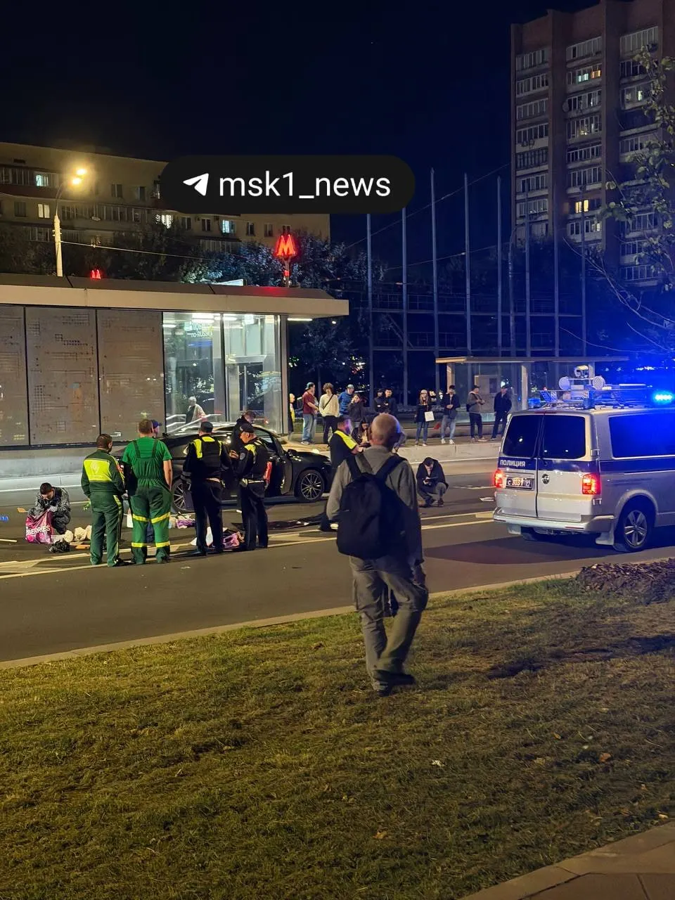 Пешеход погиб. Рядом со станцией Преображенская площадь перехода нет; владелец авто — 23-летний молодой человек. На месте образовалась пробка.