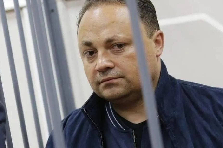 По делу о коррупции во Владивостоке Путин распорядился передать акции восьми предприятий Военно-строительной компании, принадлежащие семье бывшего мэра.