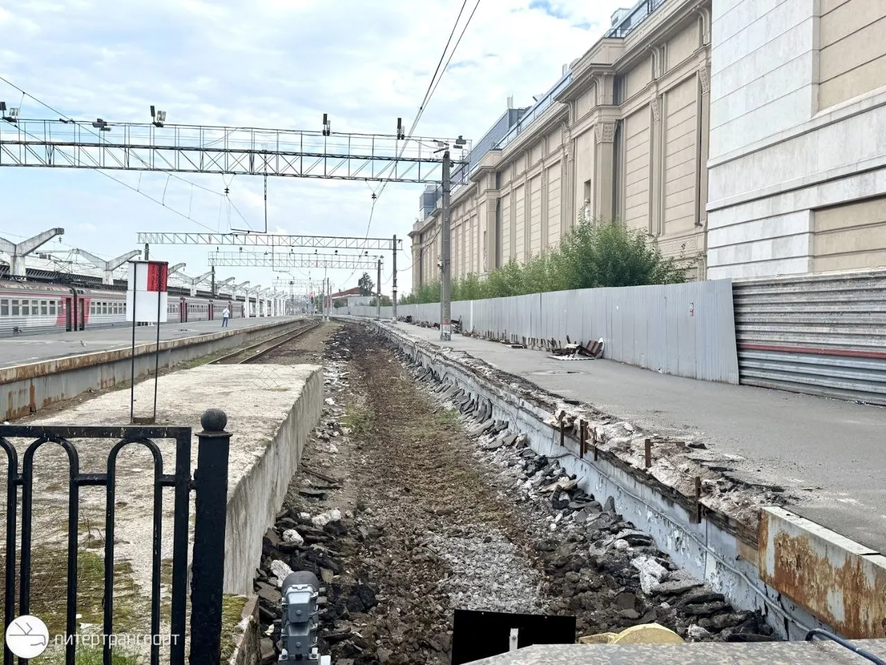 Из-за строительства высокоскоростной магистрали пригородные поезда Московского направления будут перенаправлены на Рыбацкое и Ладожский вокзал; будет действовать временная схема на узле Волковская.