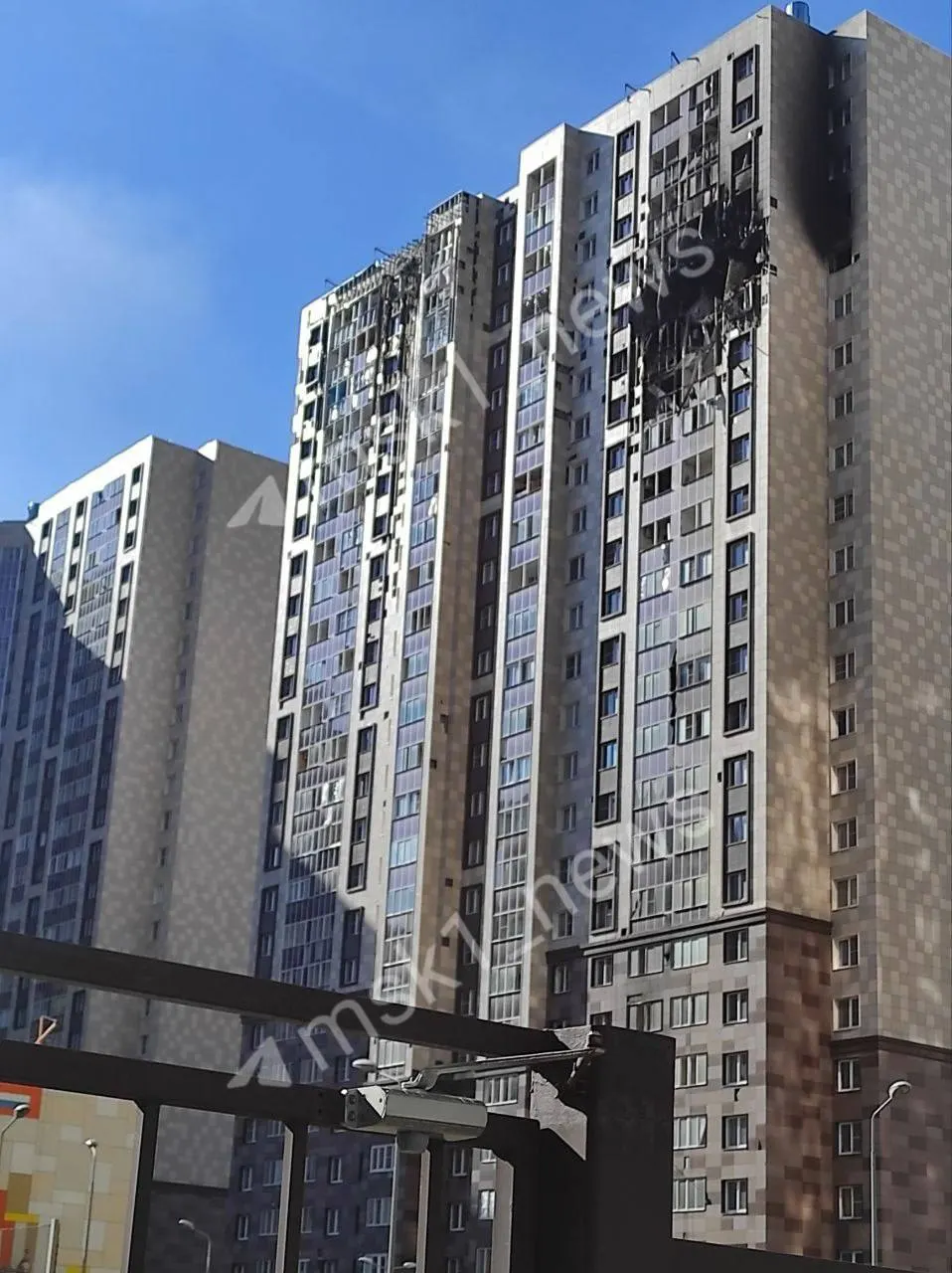 Дом в Новых Котельниках пострадал после удара беспилотников; жильцы рассказывают о повреждениях и тревоге по поводу повторной атаки.
