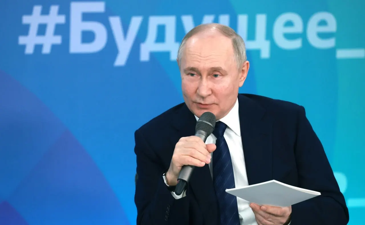 Путин призвал не выдавливать школьников из 10 класса и подчеркнул необходимость создавать условия, отвечающие спросу на квалифицированные кадры в Москве и экономике страны.
