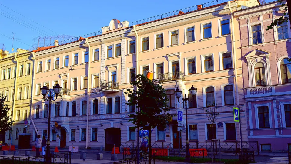 Россия приняла ряд дипломатических мер в ответ на разногласия с ФРГ: прекращение работы Генконсульства в Санкт‑Петербурге и закрытие центров Гете по всей стране; дальнейшие шаги обсуждаются на фоне инцидентов в Европе.