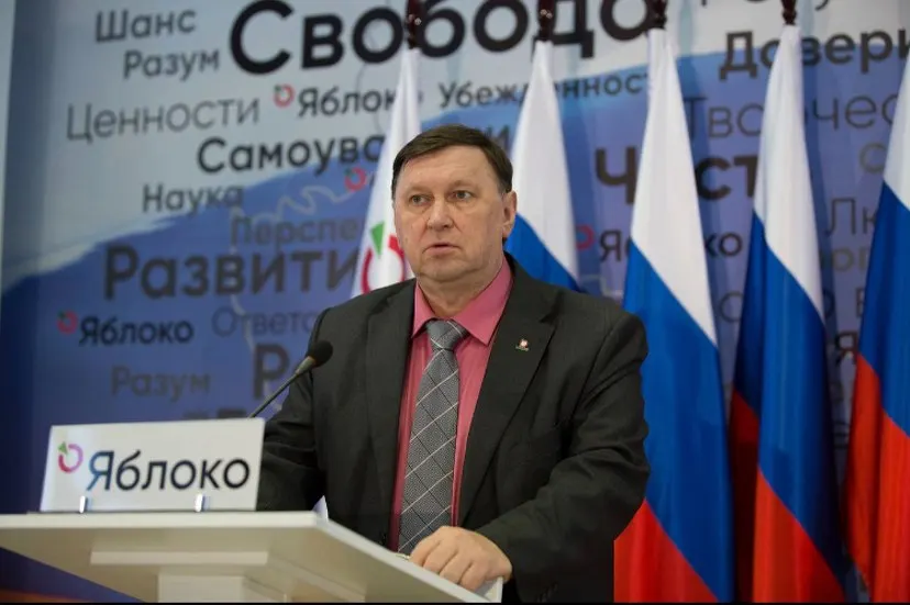 В Москве и Екатеринбурге прошли судебные заседания по делу кандидатов от партии «Яблоко»: отмена регистрации, аресты и новые основания для снятия с выборов.