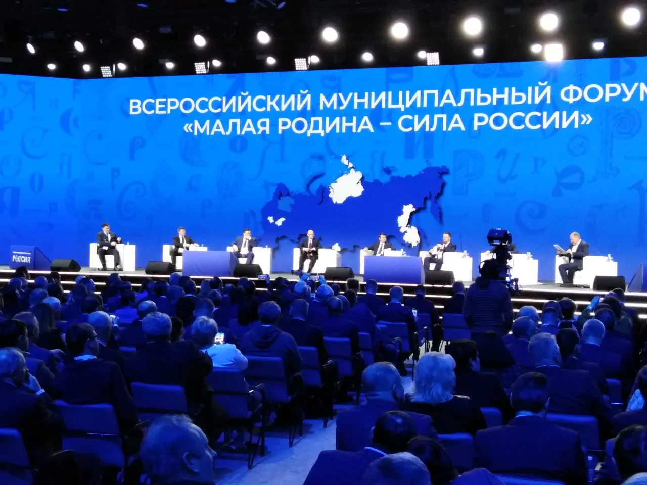 Указ устанавливает ежегодное проведение форума и церемонии награждения представителей муниципального сообщества.