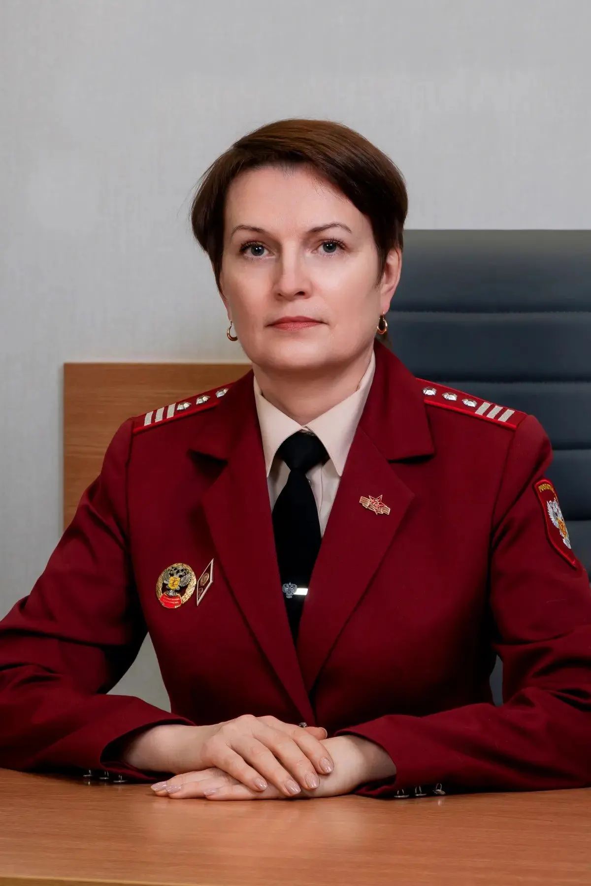 Ульяна Калинина назначена руководителем Управления Роспотребнадзора по Алтайскому краю и главным государственным санитарным врачом региона. Предыдущий руководитель Ирина Пащенко покинула должность по достижении предельного возраста госслужбы. Калинина имеет опыт работы в санитарно-эпидемиологической службе и богатый профессиональный стаж.