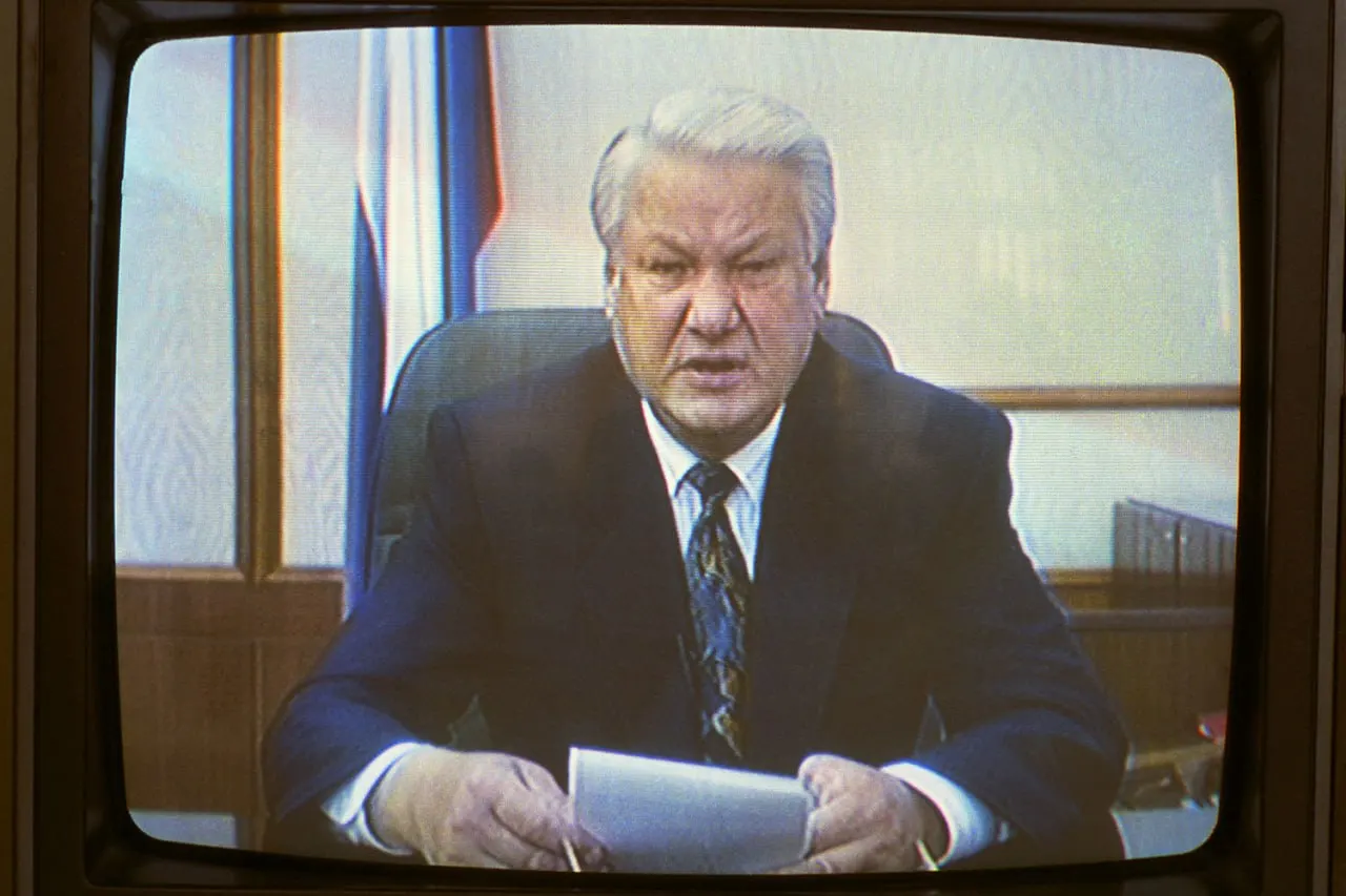 Исторический обзор событий 1993 года: указ о реформе власти, распуск Верховного Совета, переход к двухпалатному парламенту, массовые протесты и последовавшее принятие новой Конституции.