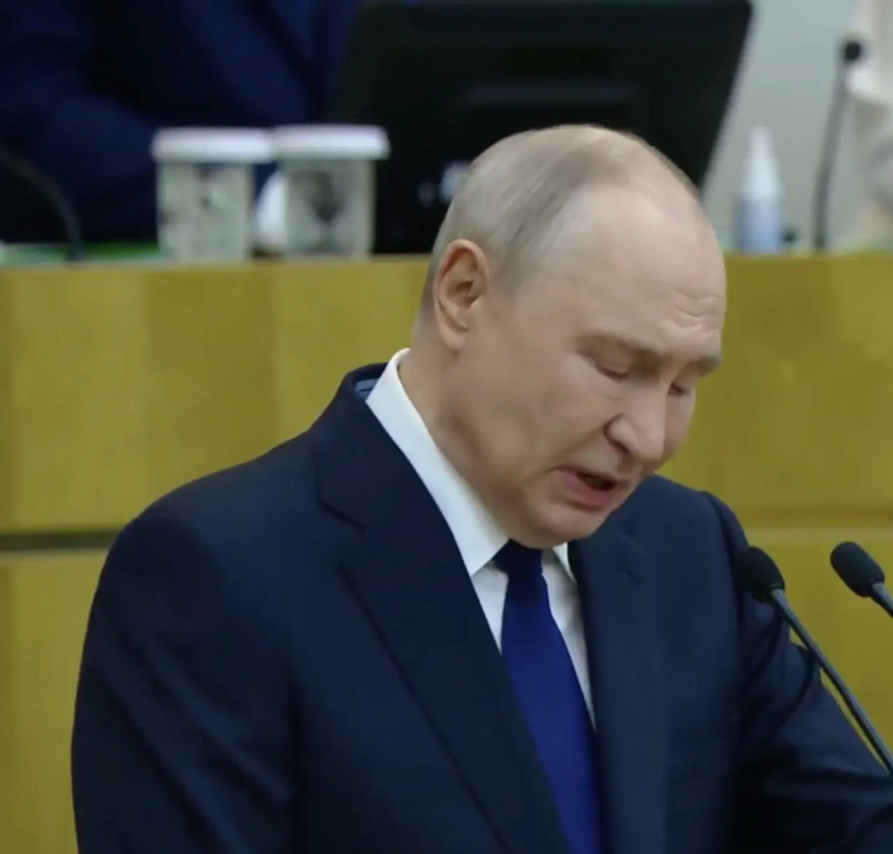 На заседании Госдумы Путин отметил уверенность в экономическом курсе и подчеркнул символизм присоединения регионов к России, призвав депутатов поддержать армию и семьи военных.