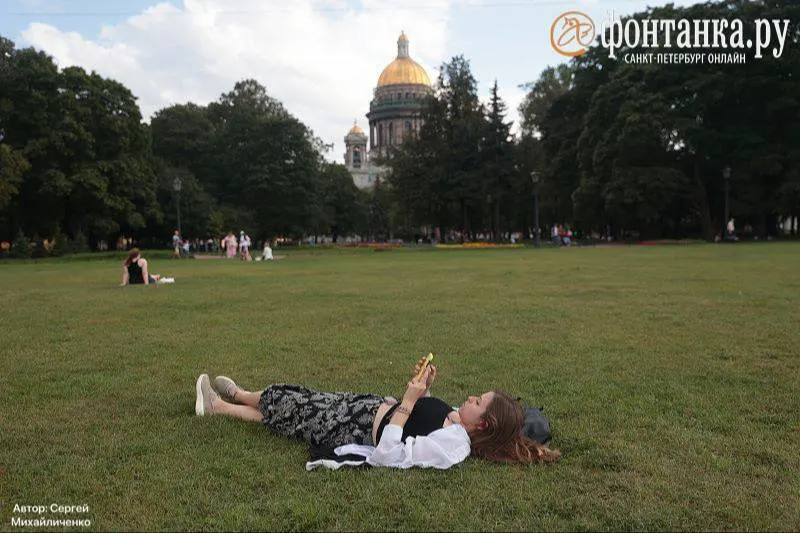 По всей стране зафиксировано рекордно тёплое лето; в Москве и Санкт-Петербурге температура остаётся в пределах нормы.