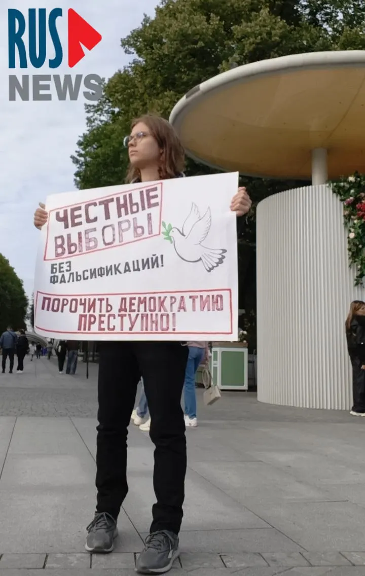 После пикета в Москве против фальсификаций на выборах молодой человек сообщил о давлении в вузе: перепроверяли телефон и угрожали отчислением.