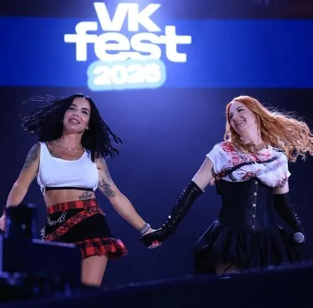Группа t.A.T.u приедет в Иркутск 13 ноября в ледовый дворец «Айсберг» в рамках тура по пяти городам: Минск, Новосибирск, Санкт-Петербург, Москва и Иркутск.