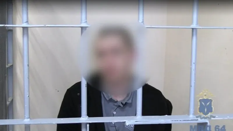 Московский курьер, работавший на мошенников, заставил 77‑летнюю жительницу Саратовской области передать мошенникам 450 тысяч рублей; задержан подозреваемый, ведётся расследование.