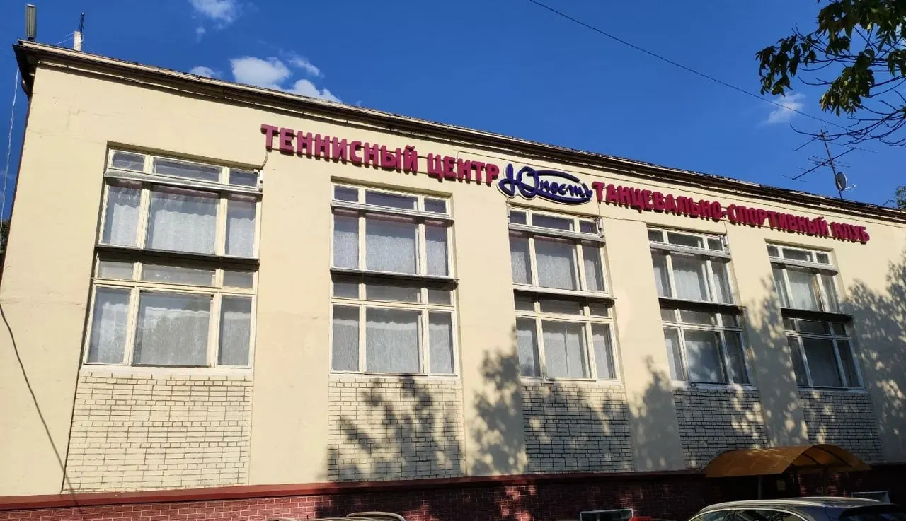 На улице Зорге возведут школу на 1000 мест; ранее там планировали жилой комплекс, но этот проект не согласовали.