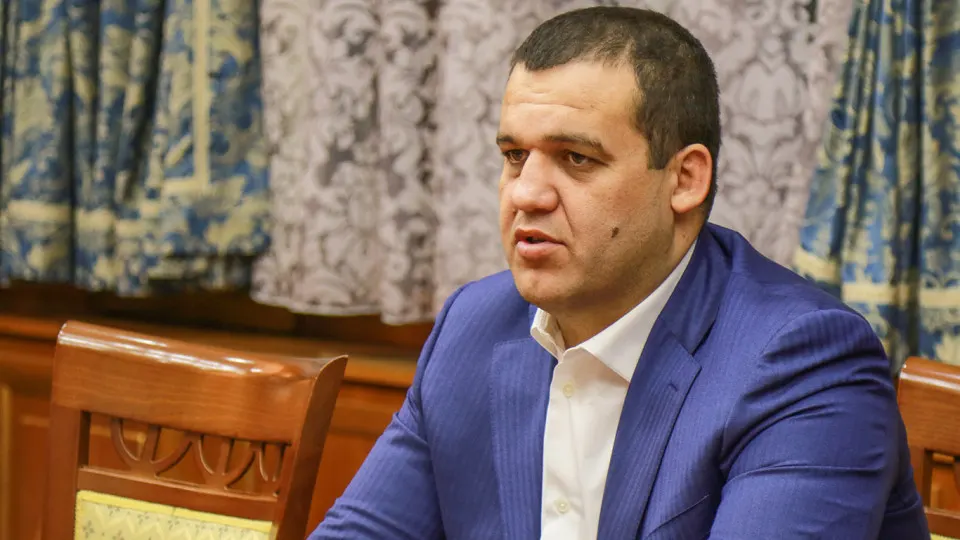 Кризис на рынке топлива подтолкнул к расширению активности: владелец крупного автодилера и партнеры получили доли в двух компаниях, связанных с топливом и перевозками, и рассматривают дальнейшее развитие.