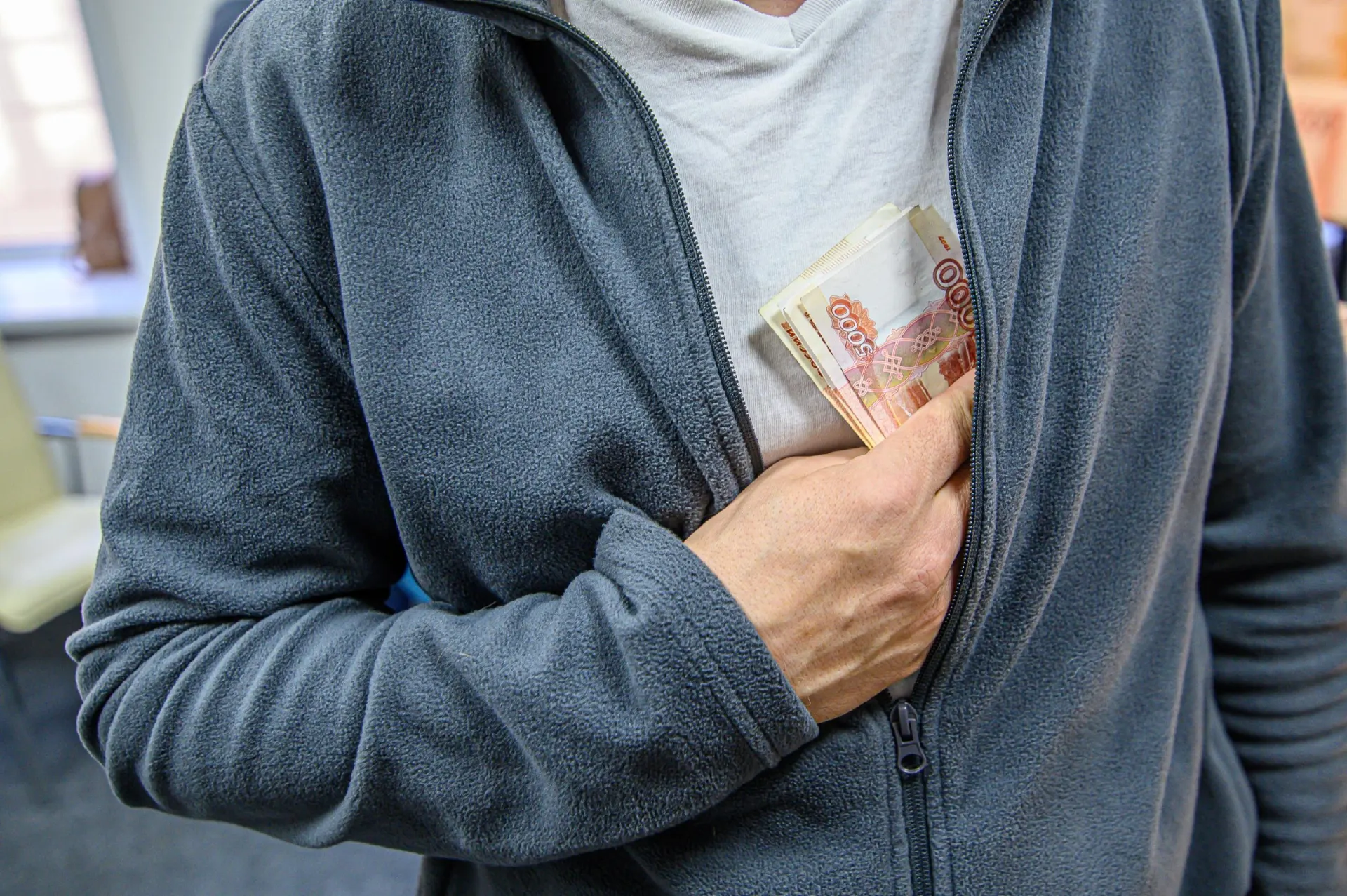 Адвокат из Воронежской области столкнется с судебным разбирательством в Москве по делу о мошенничестве на сумму 10 миллионов рублей, связанного с Белгородской областью.