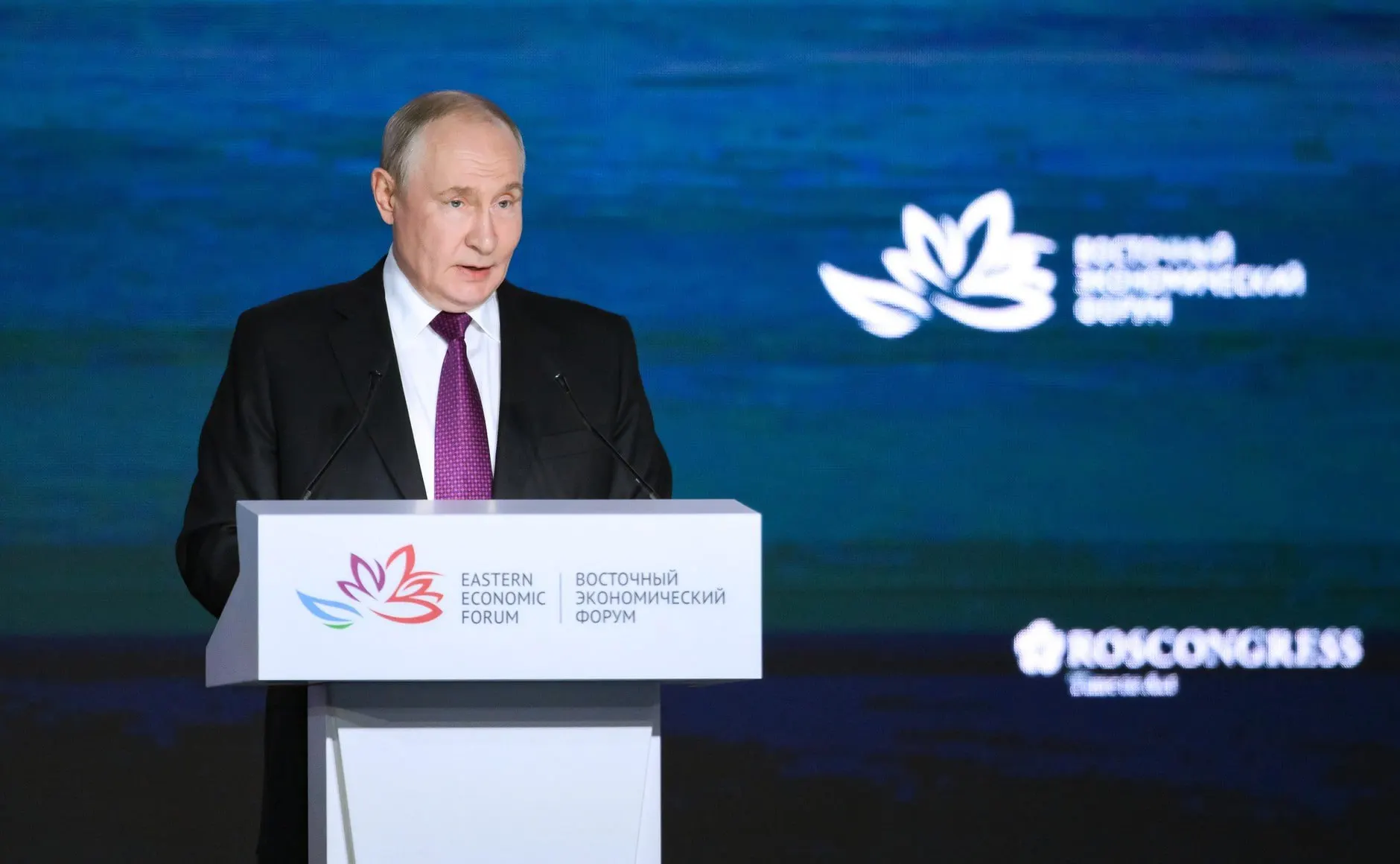 Путин заявил на форуме, что демография остаётся ключевой задачей, а влияние спецоперации на рождаемость не является решающим.