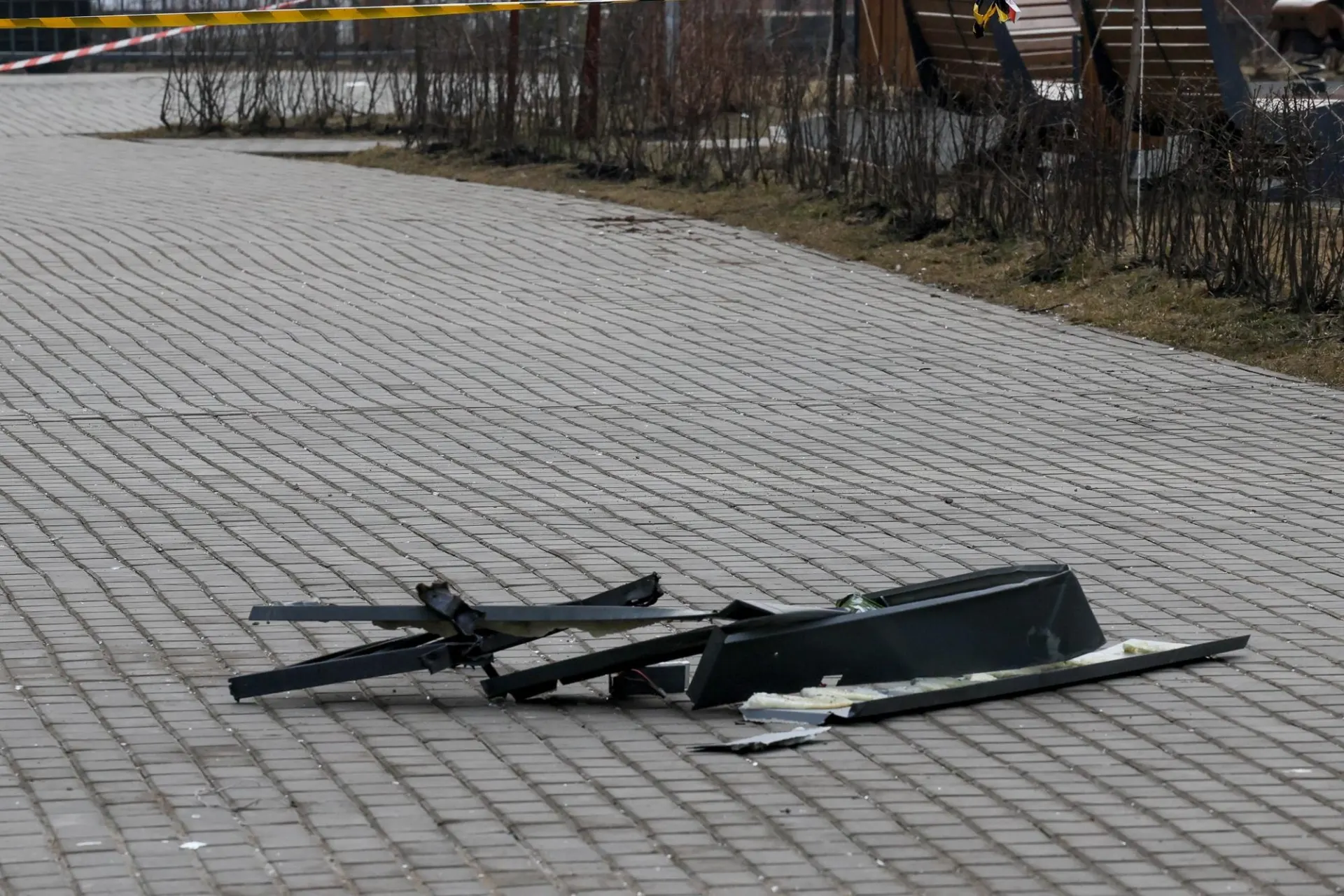 Дроновые атаки продолжаются: зафиксированы пострадавшие дома в Самарской области и возгорание порта в Ленинградской области; отражены попытки атак на Москву.