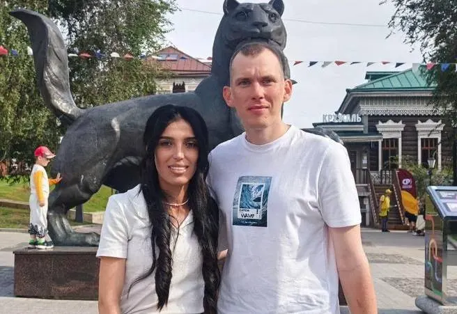 33-летний Павел Шабалин и 31-летняя Тамара Погосян прошли путь из Москвы к Владивостоку пешком за 240 дней, преодолев Иркутскую область, Республику Бурятия и Забайкальский край.