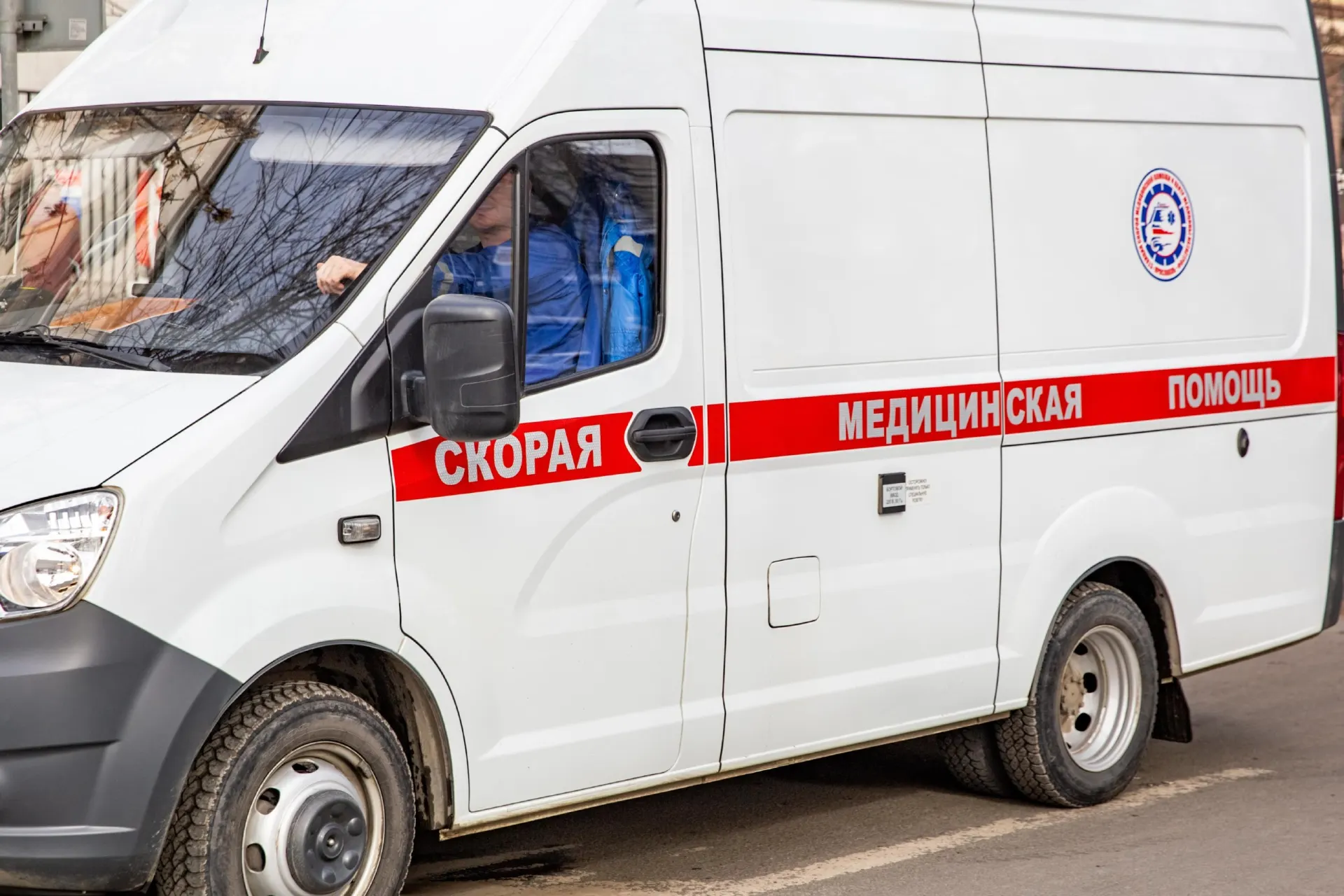 Мужчина в Москве набросился на прихожан храма после того, как, по его словам, ему говорили голоса в голове; прохожий задержал нападавшего.