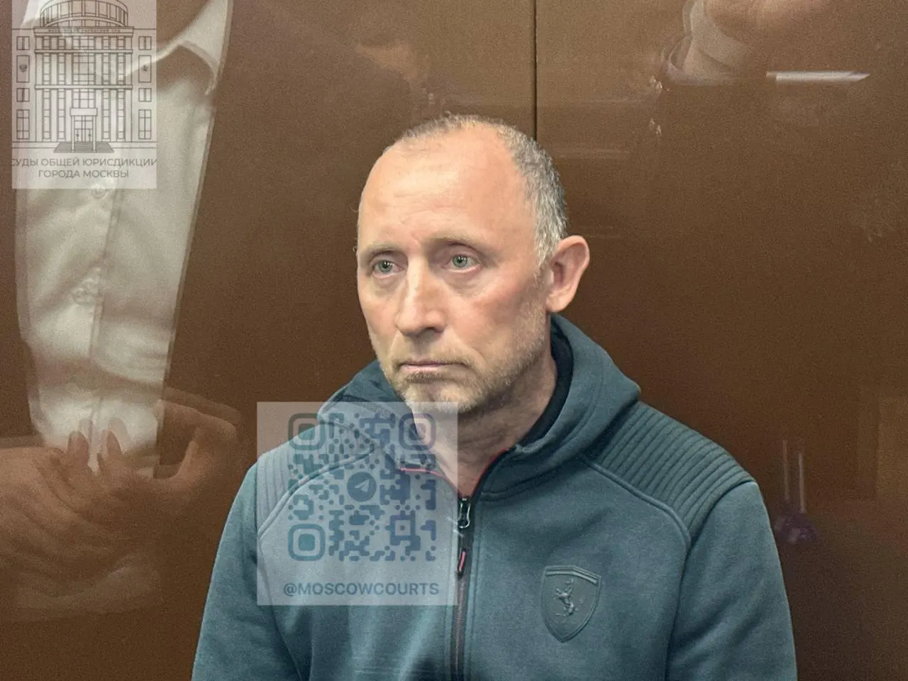 Бывший чиновник Курской области заявил о намерении заключить контракт с Минобороны и отправиться на войну против Украины после решения суда в Москве; суд смягчил наказание на три месяца.