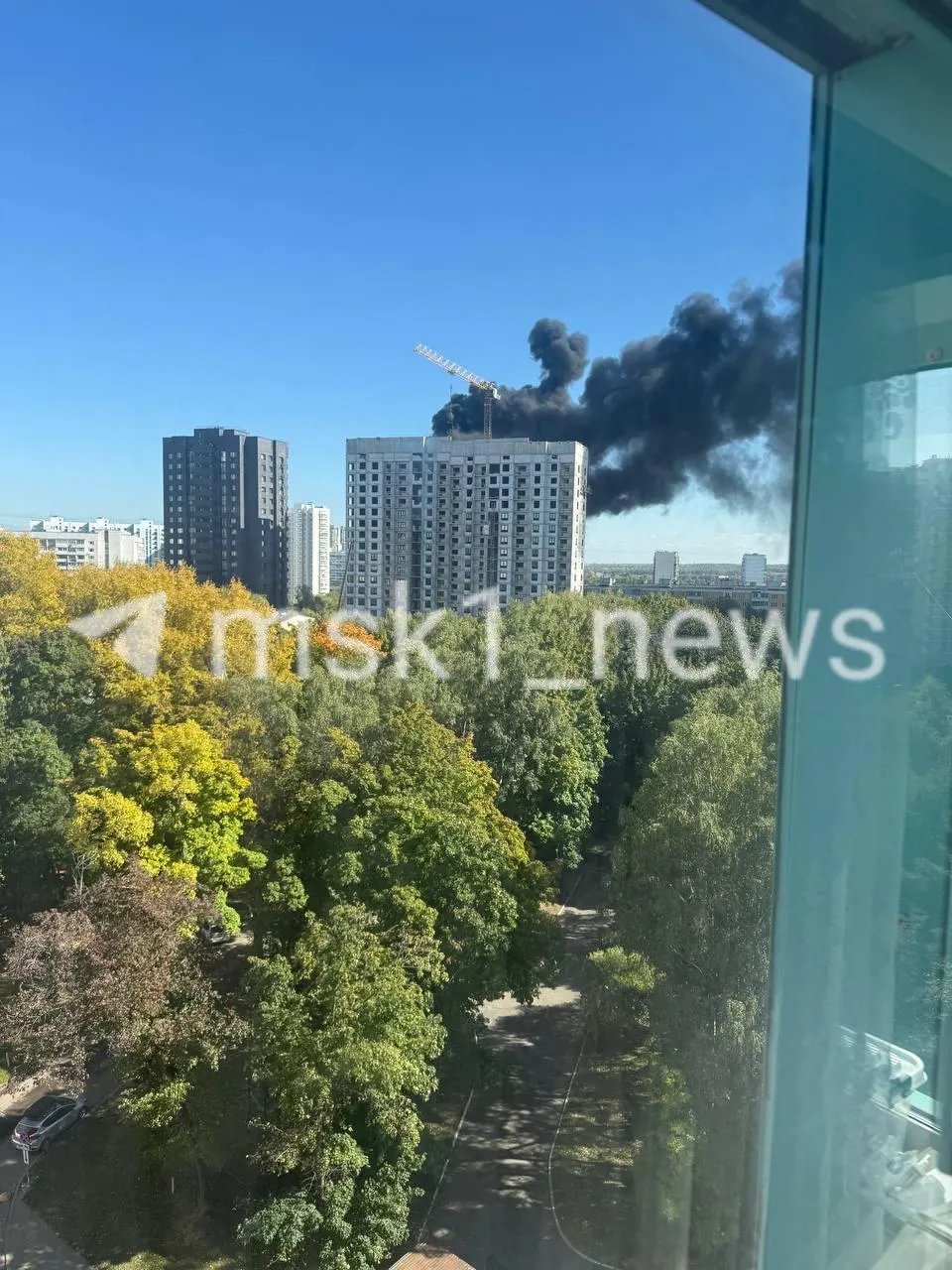Пожар в районе Восточного Бирюлёво у жилого комплекса «Загорье»; подробности уточняются.