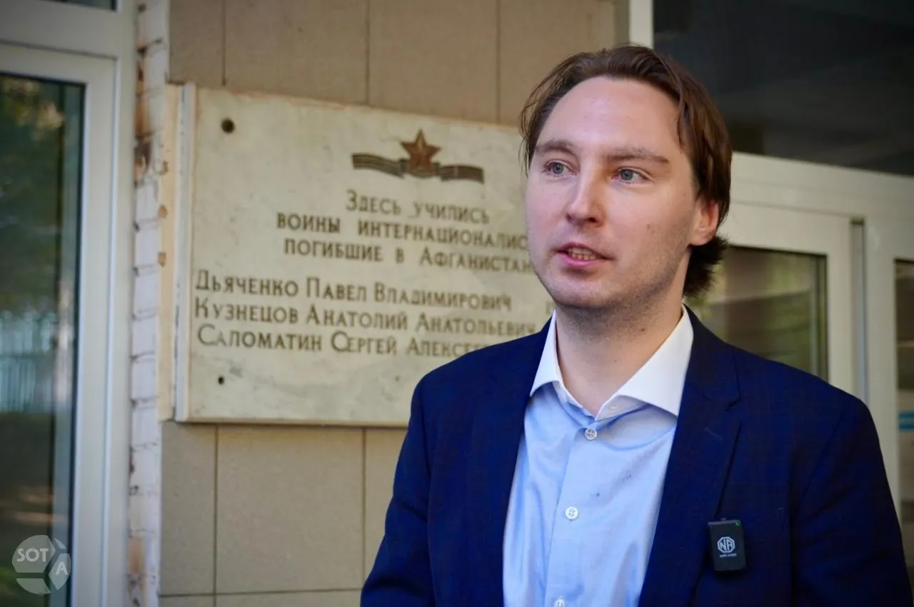 На участке в Нагатино присутствовало около десяти полицейских. Гончаров сообщил, что бюллетень по федеральному списку был испорчен, а в одномандатном округе №200 он поддержал Германа Чунихина от той же партии.