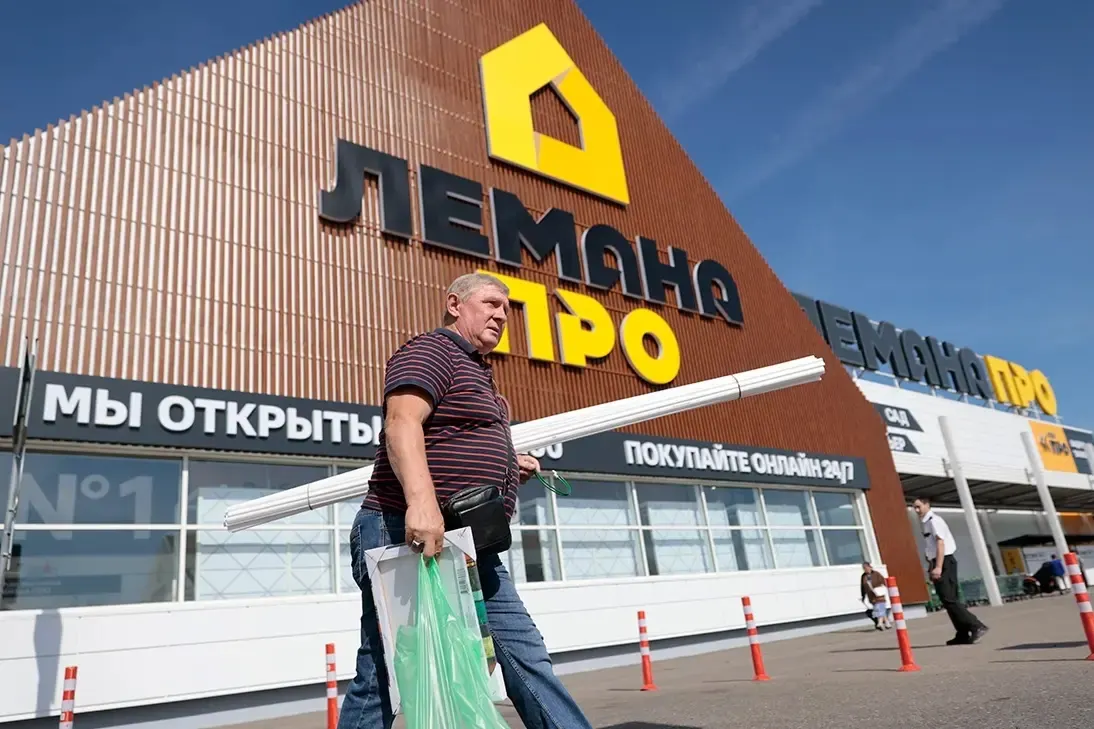 Назначение нового гендиректора в российской сети «Ле Монлид» и передача активов иностранной группы во временное управление по указу президента, с кадровыми перестановками и итогами 2024 года.