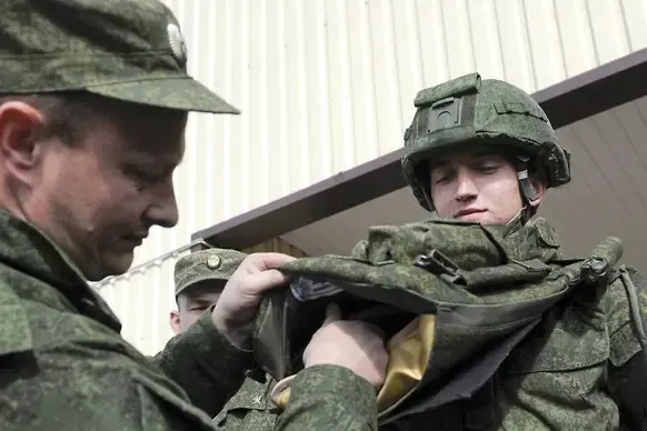 Финансовый директор и начальник службы безопасности получили тюремные сроки и штрафы за поставку бронежилетов, не соответствовавших контрактным требованиям; имущество обвиняемых частично арестовано, сумма возмещения направлена государственному заказчику.