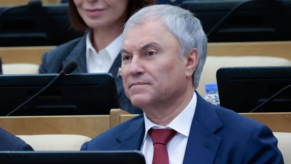 Спикер Госдумы заявил о существовании реальной демократии и прозрачности выборов в России, обсудив вопросы фальсификаций и реакции Евросоюза.