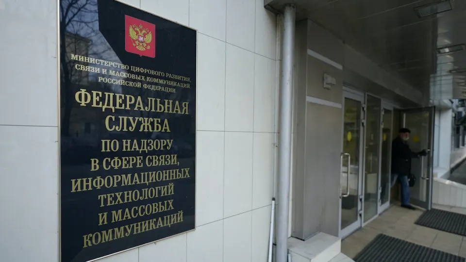 Пользователи по регионам сообщают о недоступности сервиса и входа в аккаунты. Эксперты указывают, что проблемы возникают не на стороне самого сервиса, а на уровне инфраструктуры.
