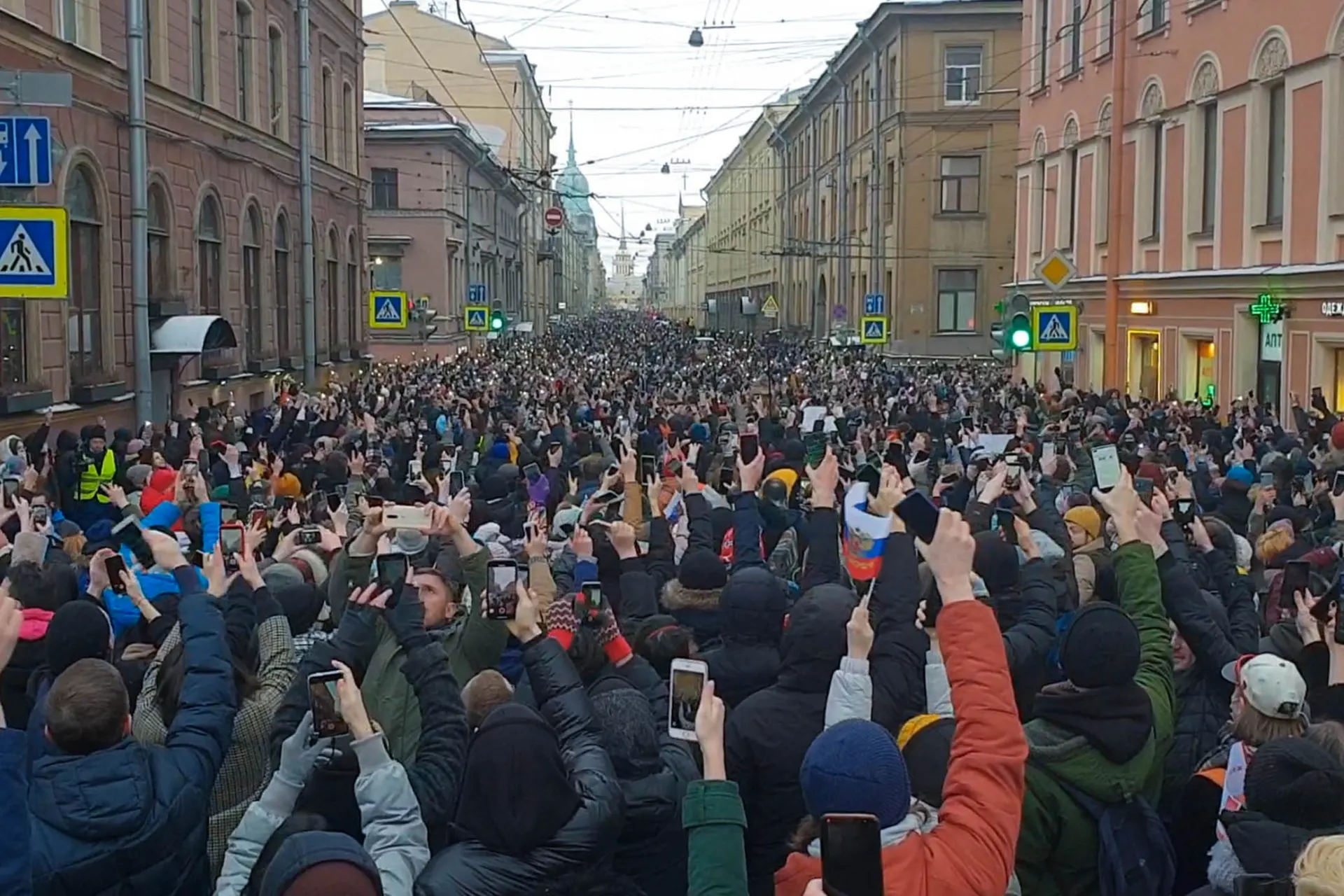 Постановление № 121 об ограничениях против COVID-19 прекратит действие 1 октября. Ограничения действовали более шести лет; в Москве аналогичные меры и отклонены митинговые заявки.