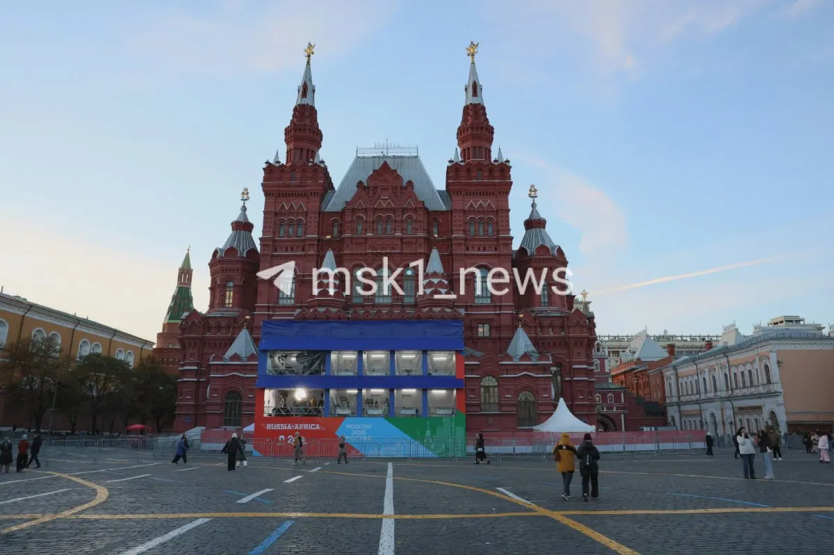 Саммит Россия — Африка нацелен на углубление сотрудничества в политике, безопасности, экономике, науке и культуре; в Москве открыт павильон для трансляции мероприятий.