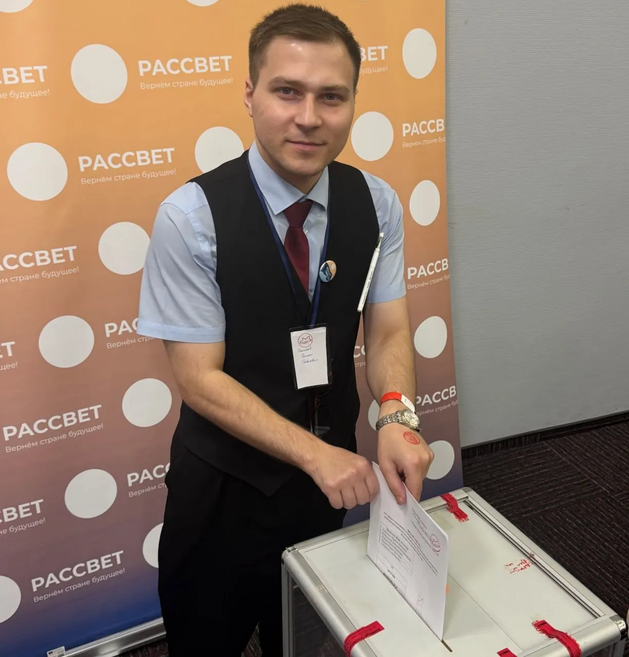 Лидер тюменского отделения объявил об уходе и не уточнил причин. В регионе возобновились акции протеста: пикеты в Тюмени в память Анны Политковской и совместный митинг против фальсификаций на выборах.